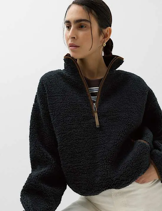 Teddy-Sweatshirt mit halbem Reißverschluss und Kontrastnaht
