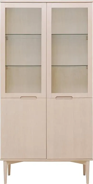 Karmøy vitrine 95 x 41 H: 190 cm, hvitpigmentert eikefiner, med ledlys