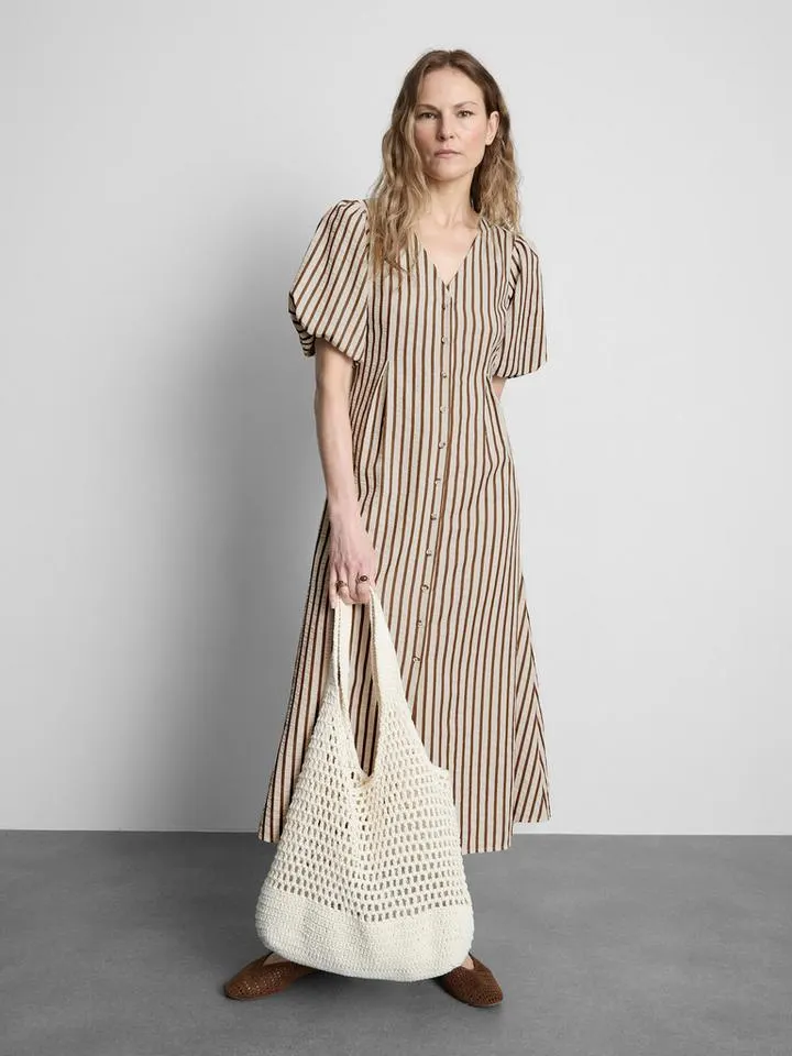 Robe mi-longue à manches bouffantes et rayures