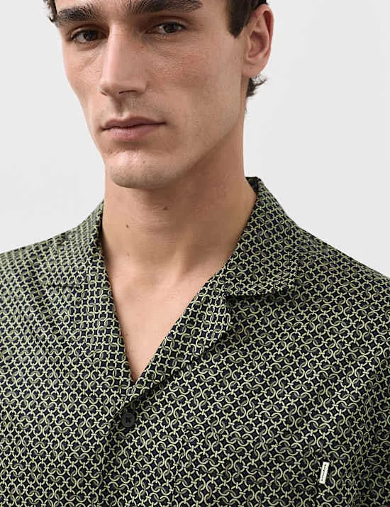 Gemustertes Schlafanzugoberteil mit hohem Baumwollanteil