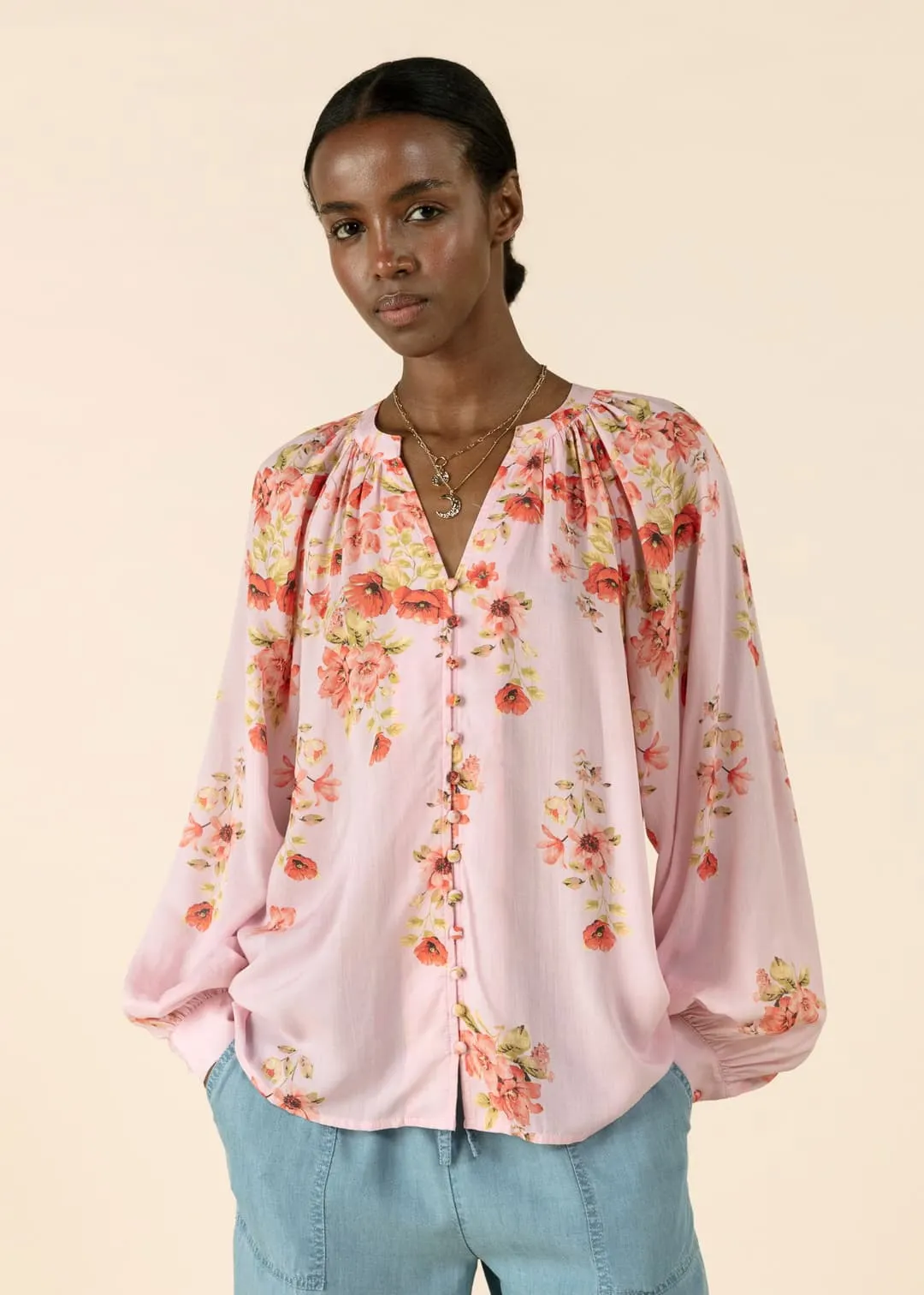 Blommig blus med puffärm