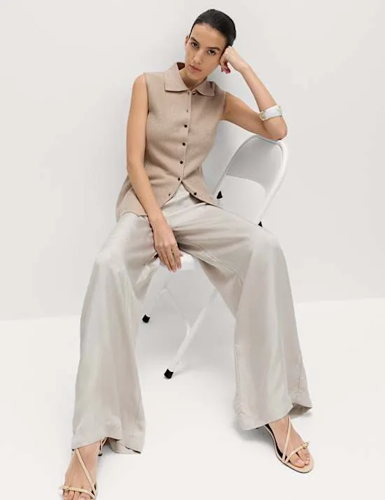 Überlange, weiche Strickweste