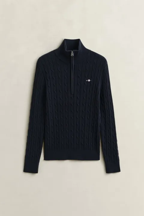 Kabelstrikkgenser i elastisk bomull med half-zip