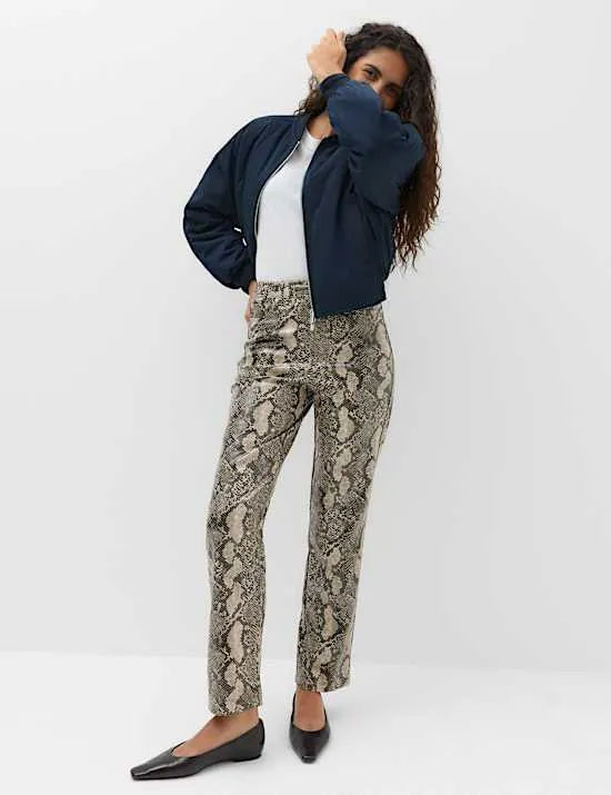 Hoch geschnittene Hose mit geradem Bein aus Lederimitat