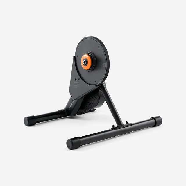 Domácí trenažér Van Rysel D500 s „Zwift Cog and Click“