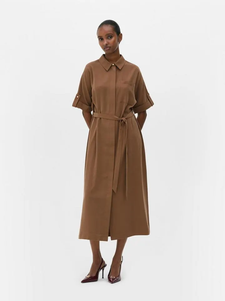 Robe chemise mi-longue à ceinture