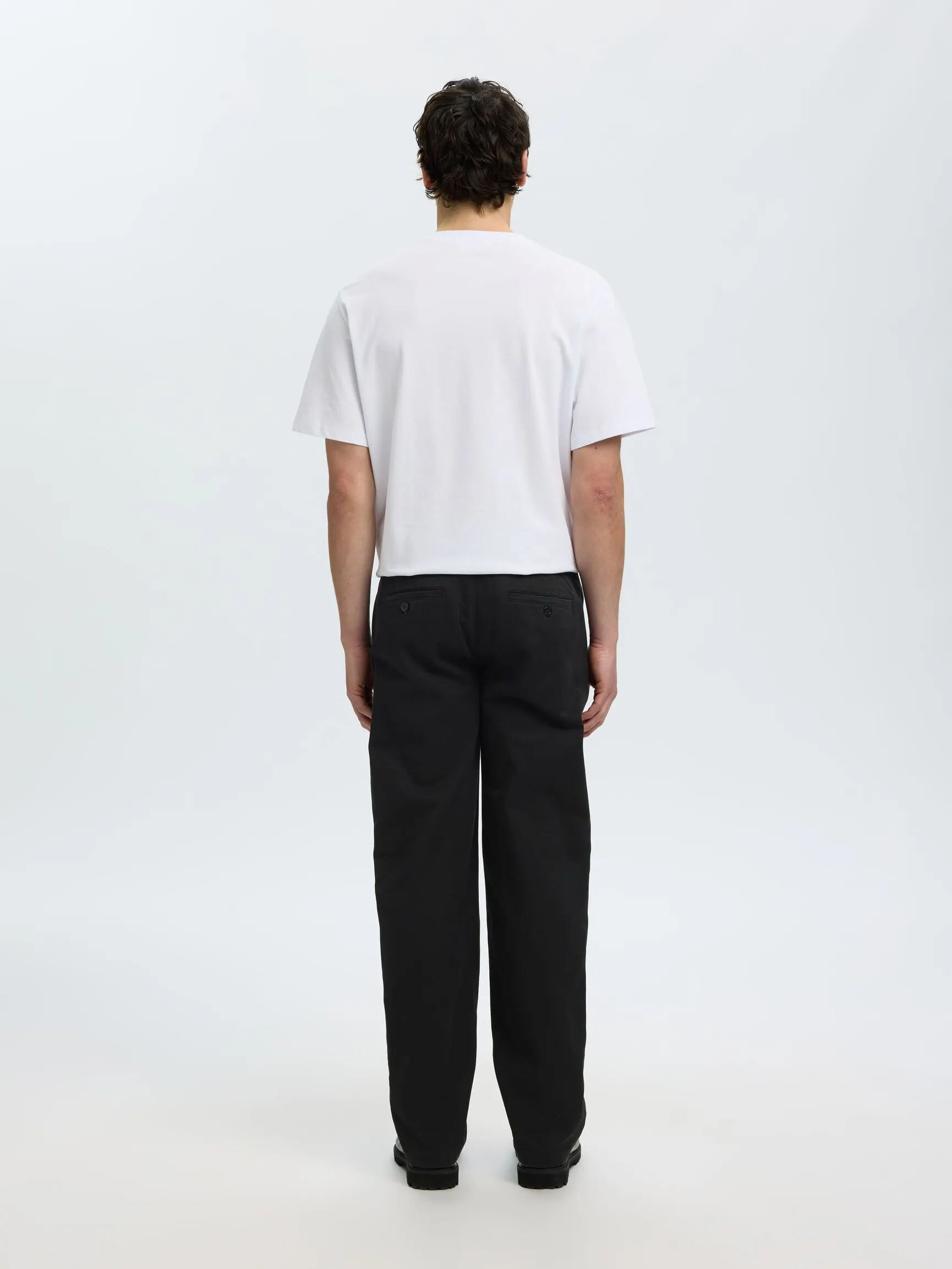 STRAIGHT FIT CHINOS