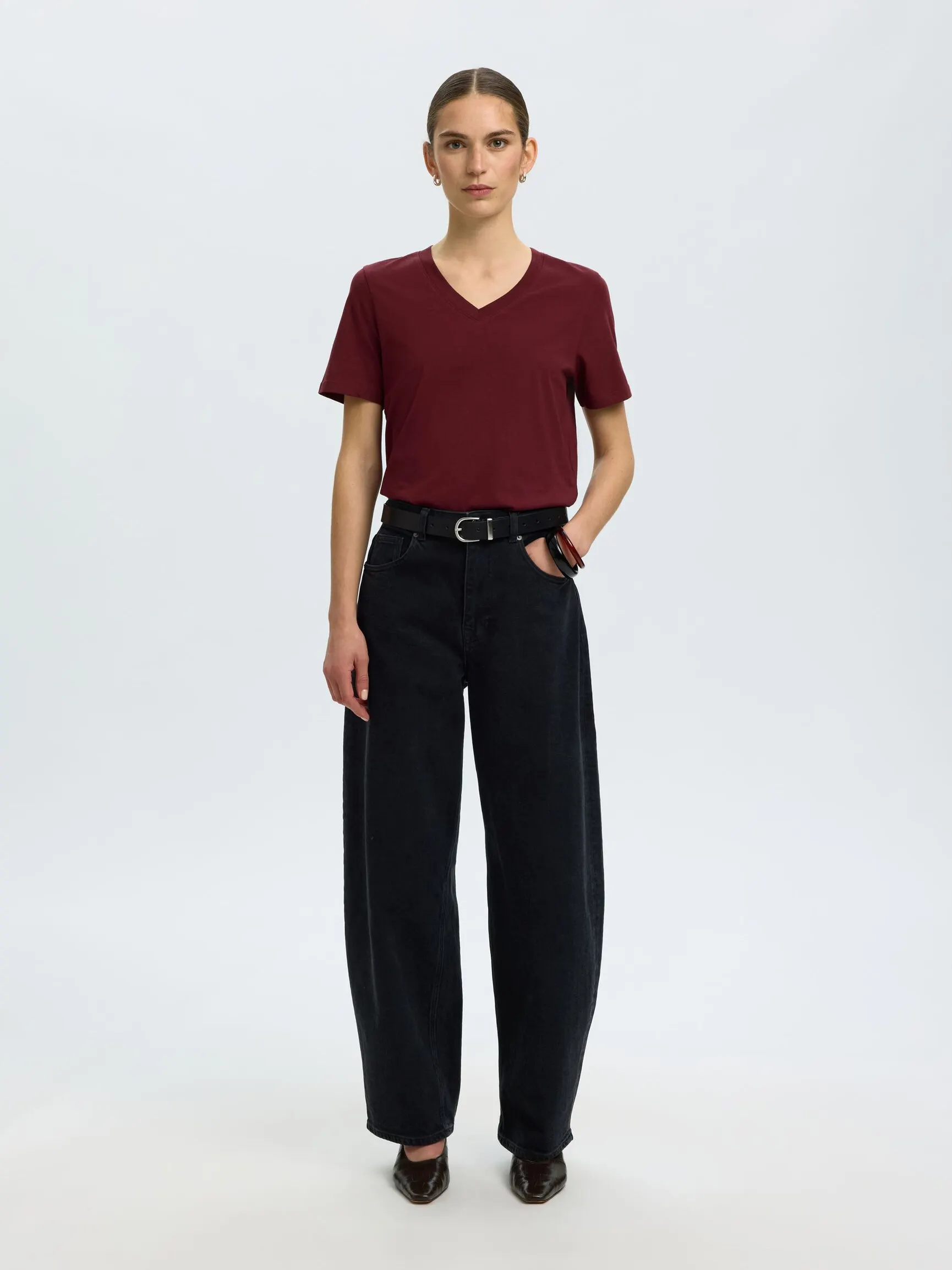 KLASSISK V-NECK T-SKJORTE