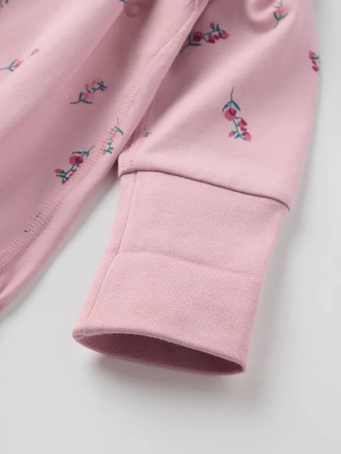 Kan forlenges i skrittet og på ermene