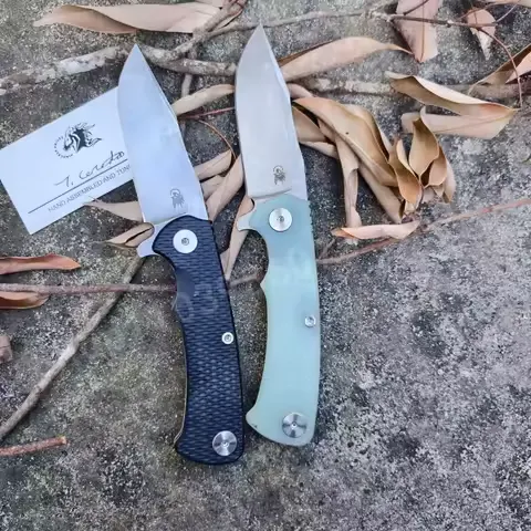 XM18 Two-color Pocket Knife with V-shaped Sharpening Blade Deployable with One Hand Lightweight Everyday Carry Folding Knife Suitable for Outdoor Camping and Barbecuing