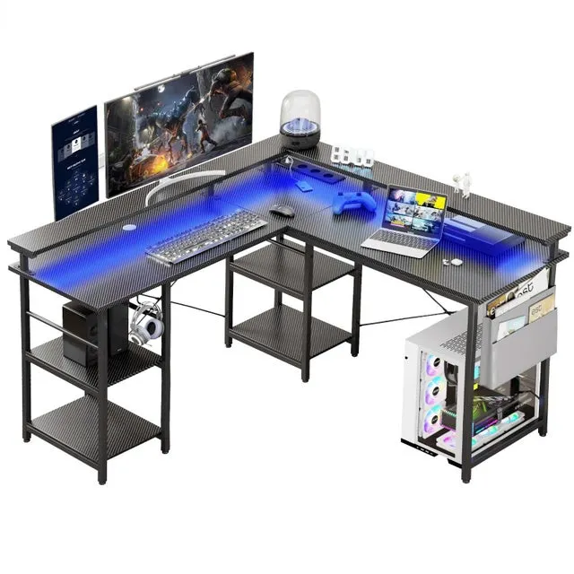 Escritorio Gaming en L con LED y Tomas Integradas, 4 Estantes Ajustables y Soporte para Monitor, Ideal para Oficina en Casa