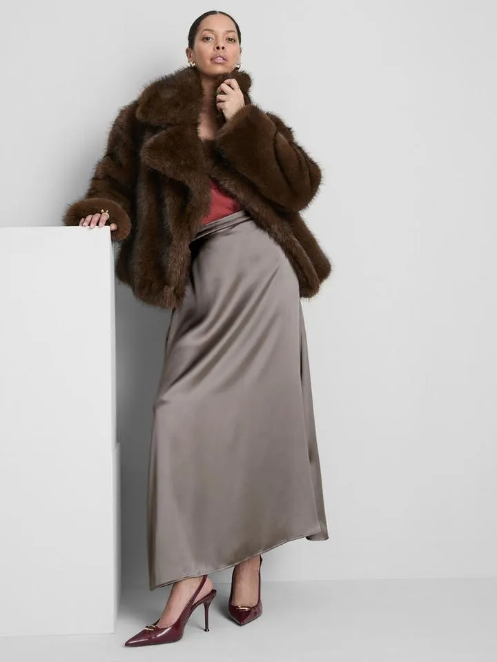 Jupe longue ronde en satin coupée en biais