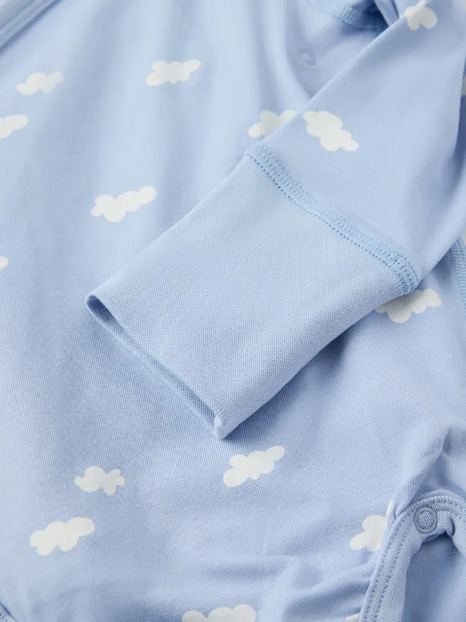 Kan forlenges i skrittet og på ermene