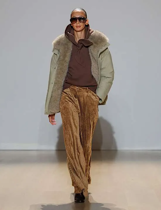 Wattierte Funktionsjacke in Relaxed Fit, mit hohem Baumwollanteil und Kunstpelz