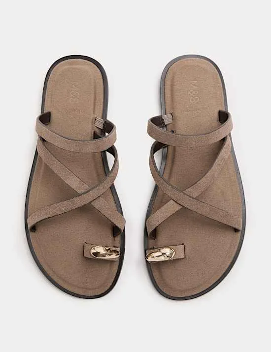 Wildledersandalen mit flacher Spitze und Riemen