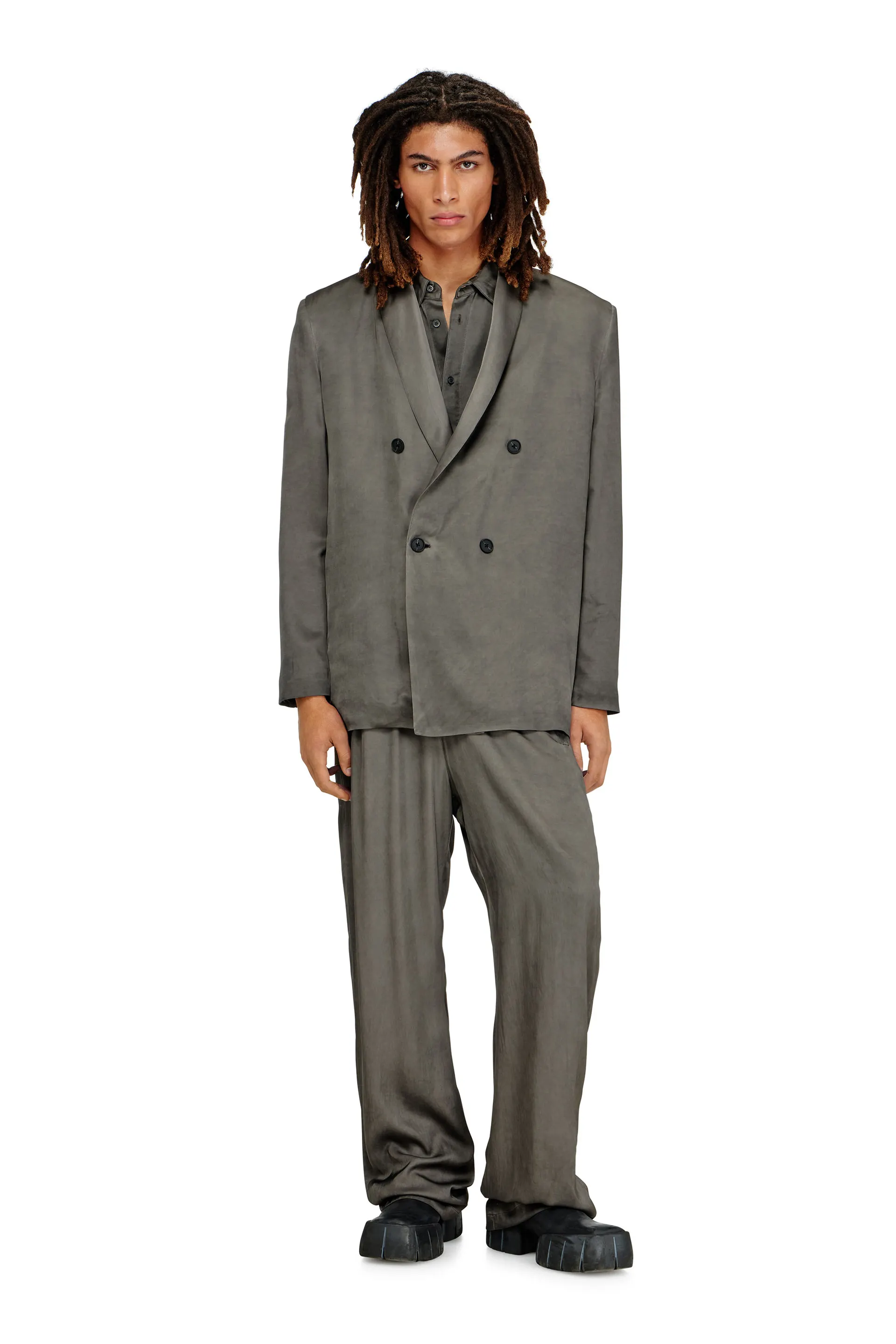 Blazer in treated fluid viscose