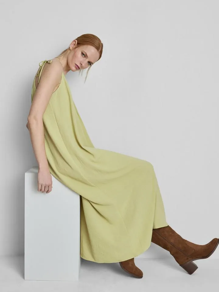 Robe mi-longue à bretelles