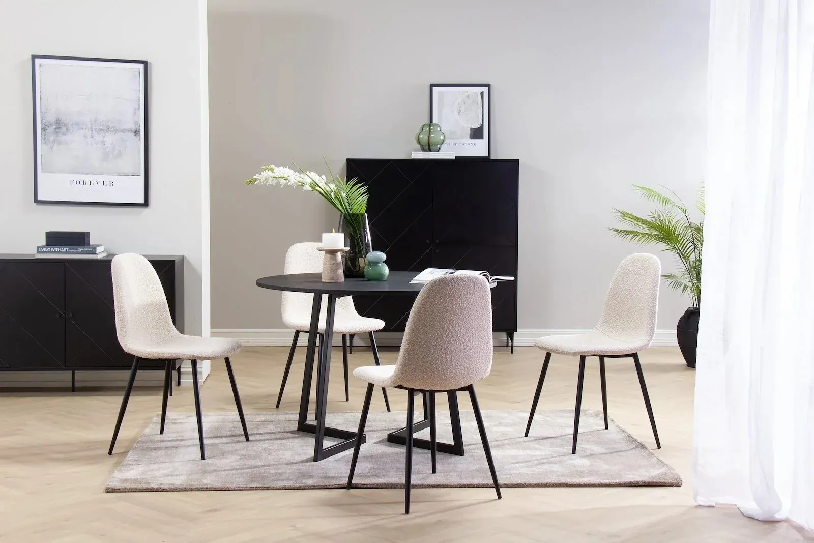 Saga spisebord