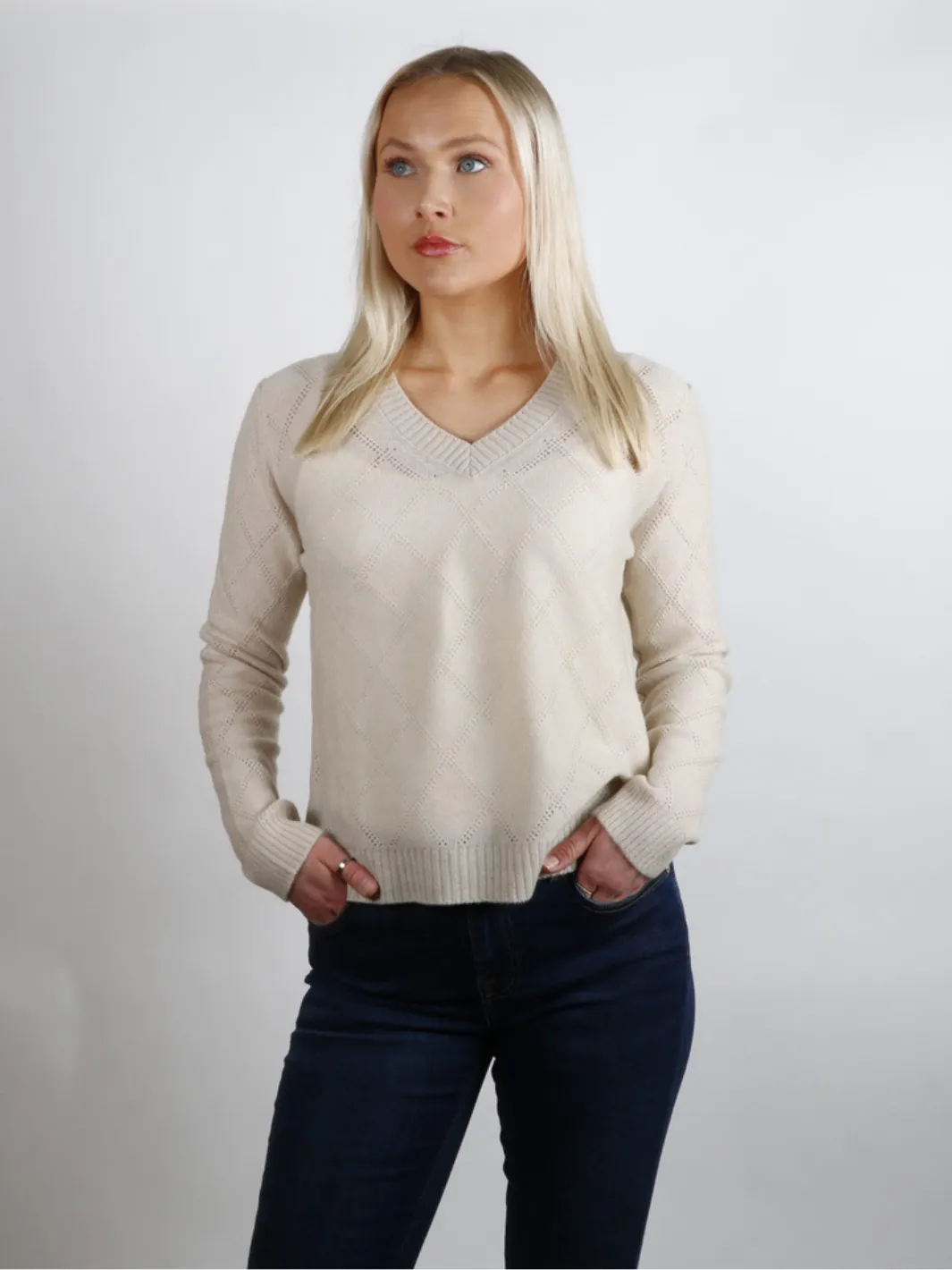 V-NECK SWEATER