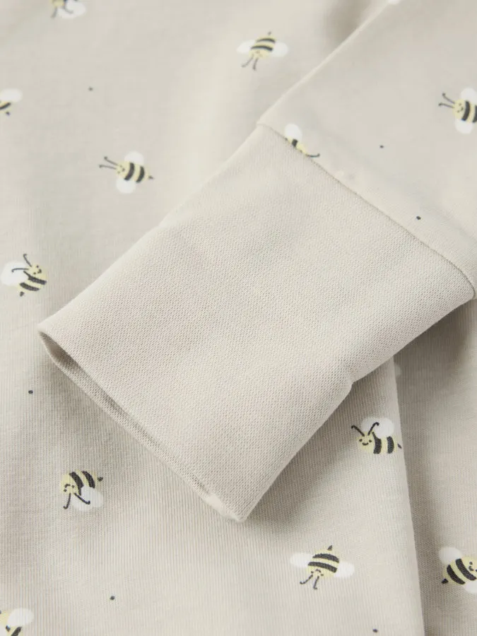 Kan forlenges i skrittet og på ermene