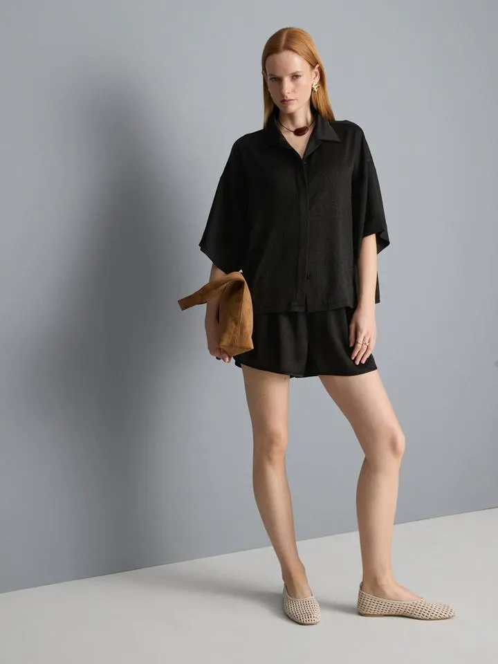 Camicia in raso comoda e strutturata