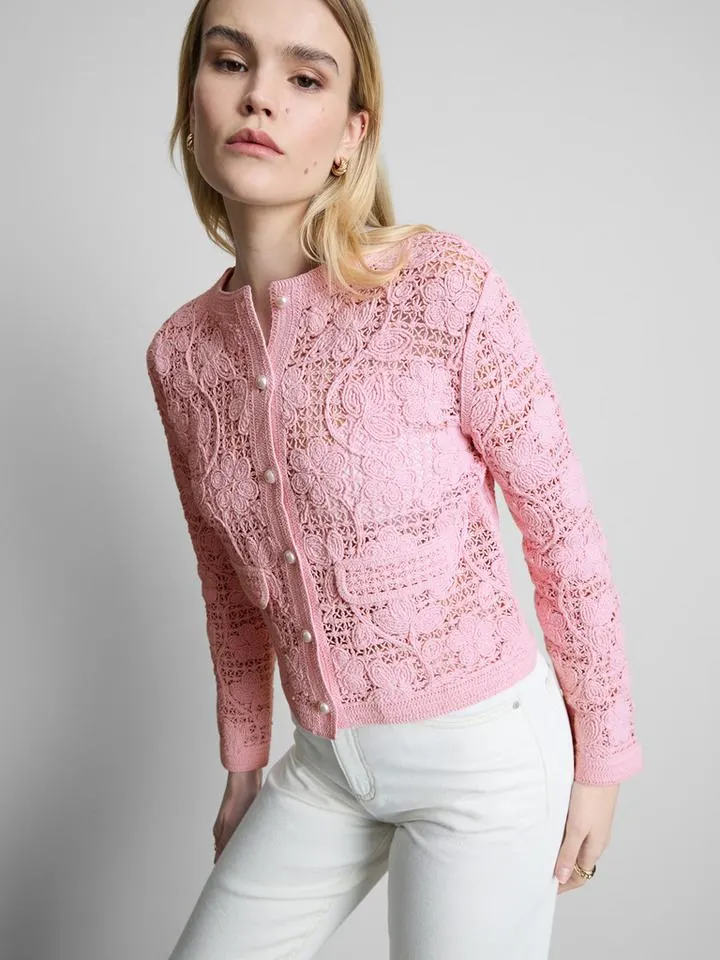 Gilet en crochet à motif floral