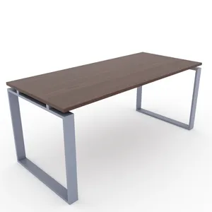 Mesa Oficina estructura cerrada color Gris Plata. Tablero melamina color Nogal. Fabricado en España. Ideal para oficinas, escritorios, hogar. 160x80.