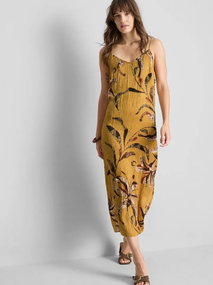 Robe nuisette mi-longue en satin froissé