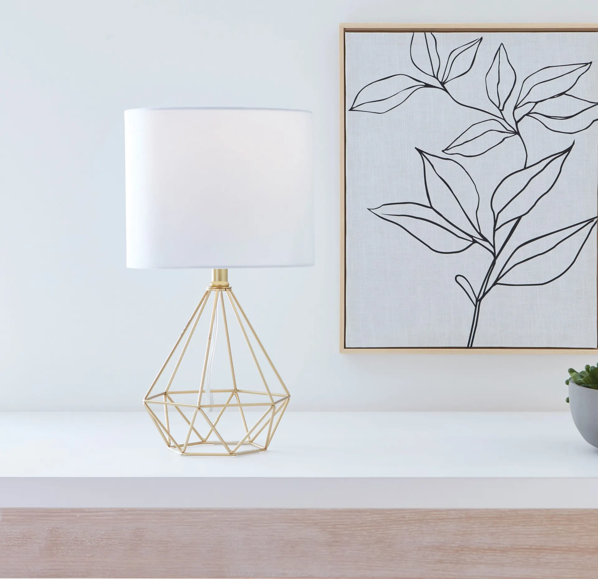 18-in Gold On/Off switch Table Lamp with Fabric Shade