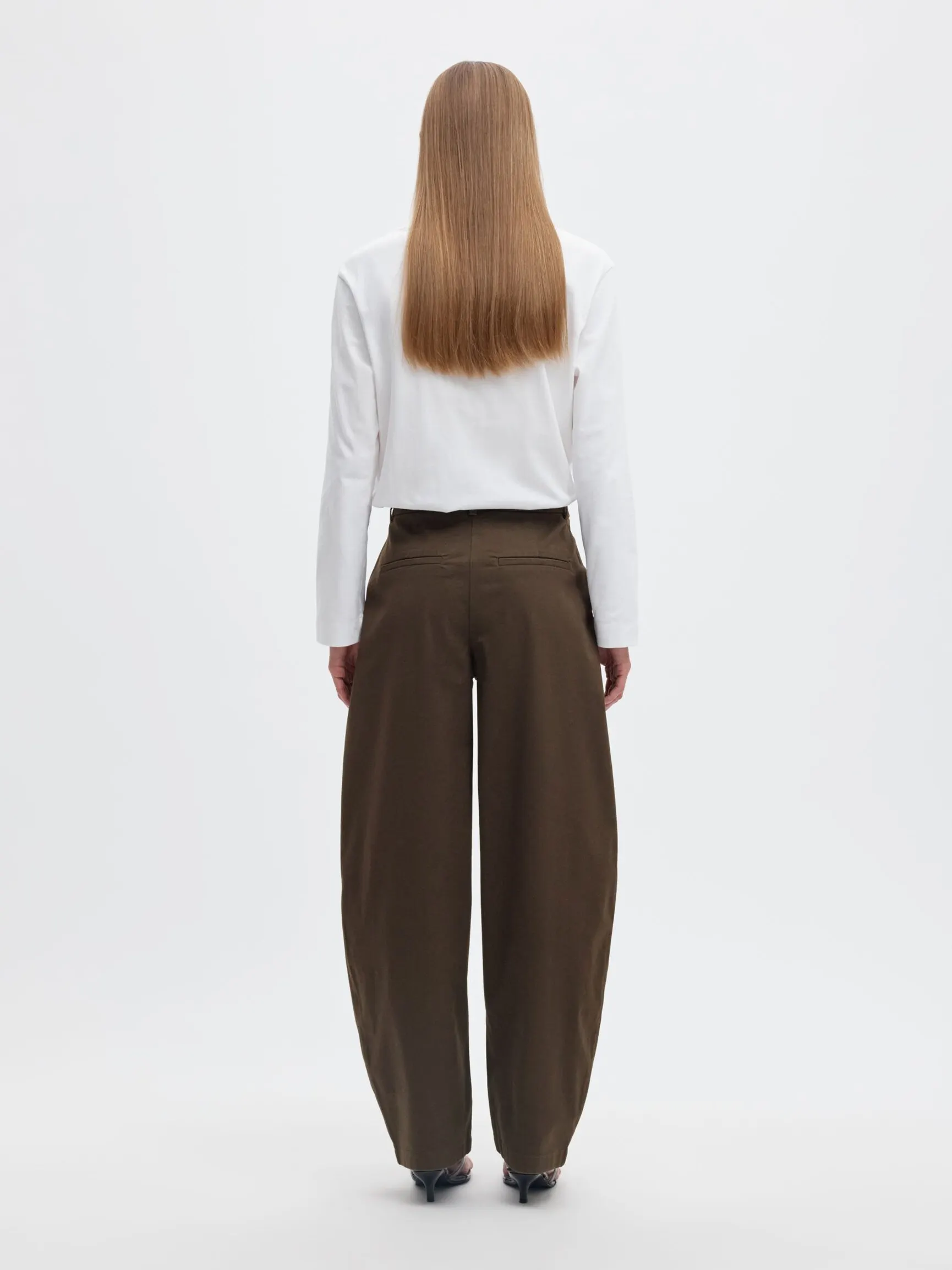 BARREL FIT CHINOS