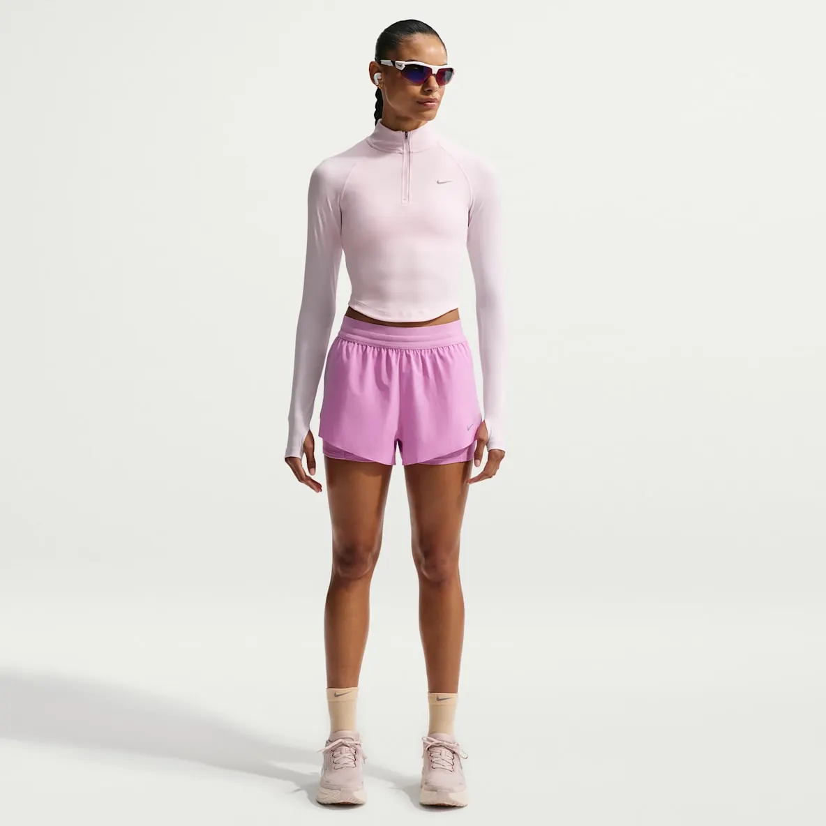 Dri-FIT 2-i-1 løpeshorts med mellomhøyt liv til dame