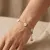 Armband in edelstaal, 5 bloemetjes