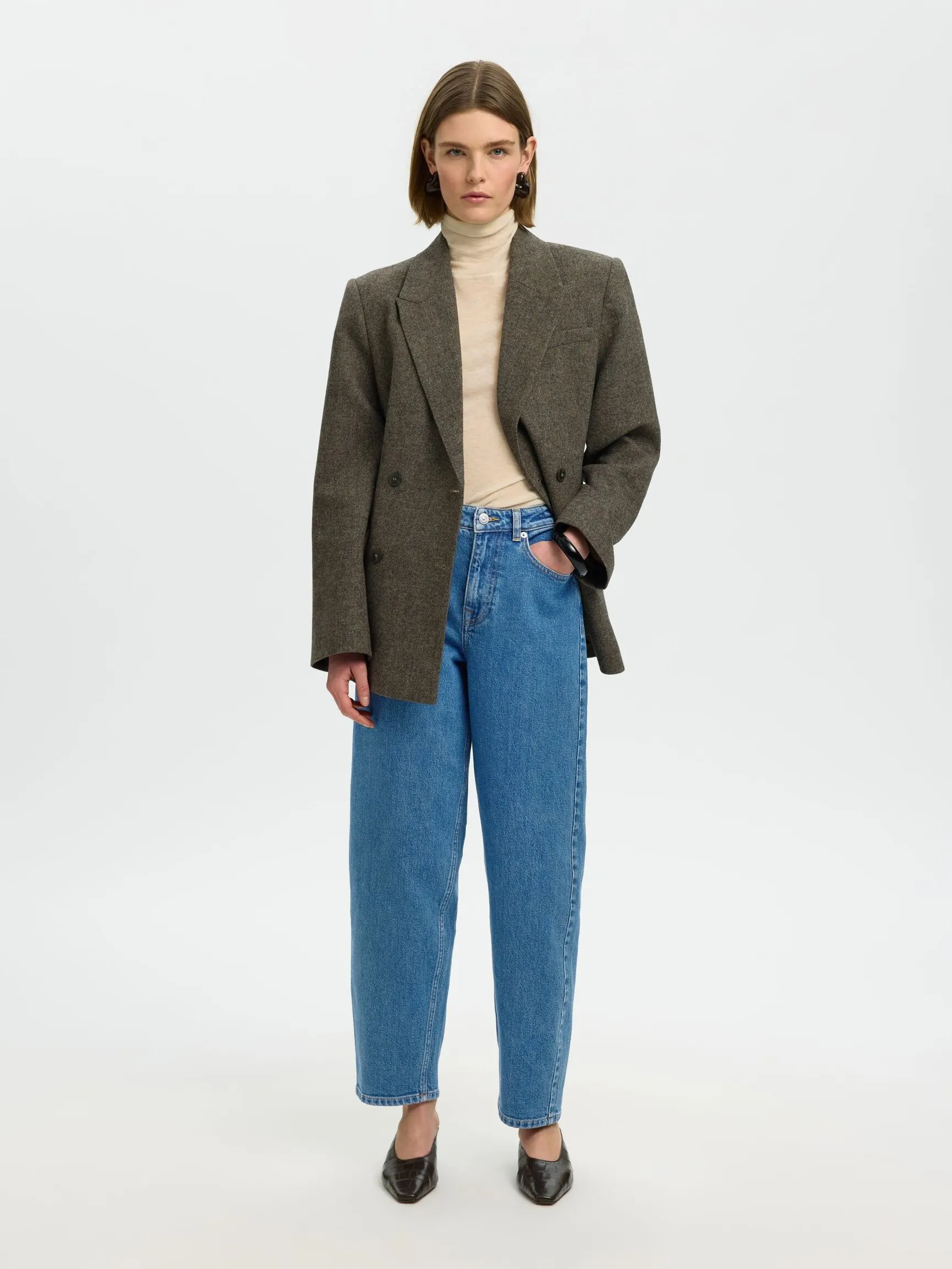 HIGH WAIST JEANS MED BARREL FIT