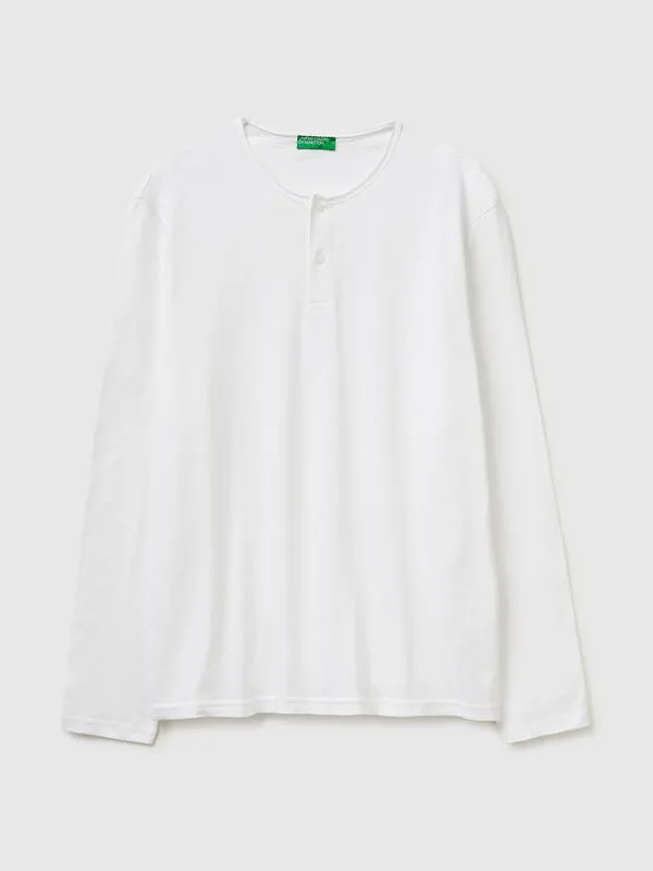 T-shirt with henley neck