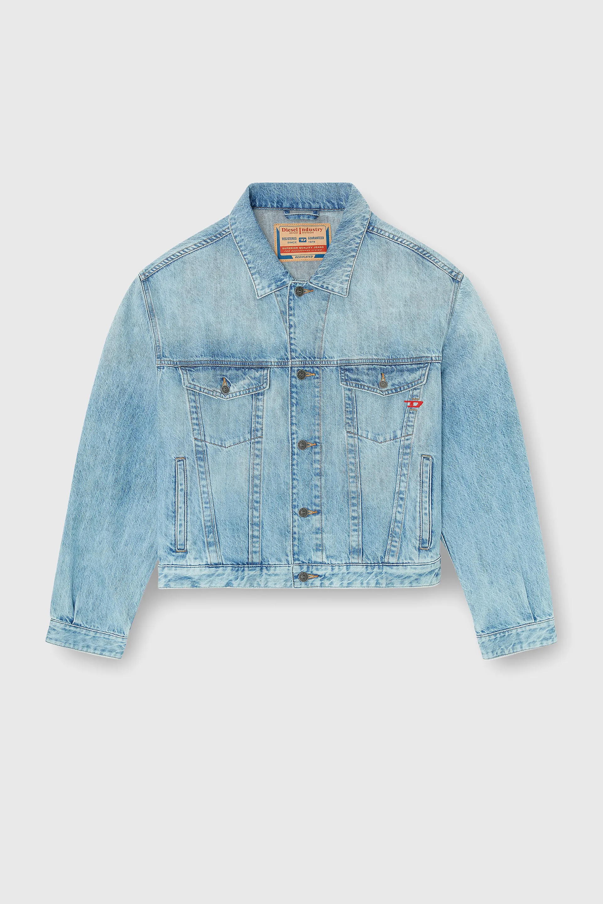 Trucker jacket in denim