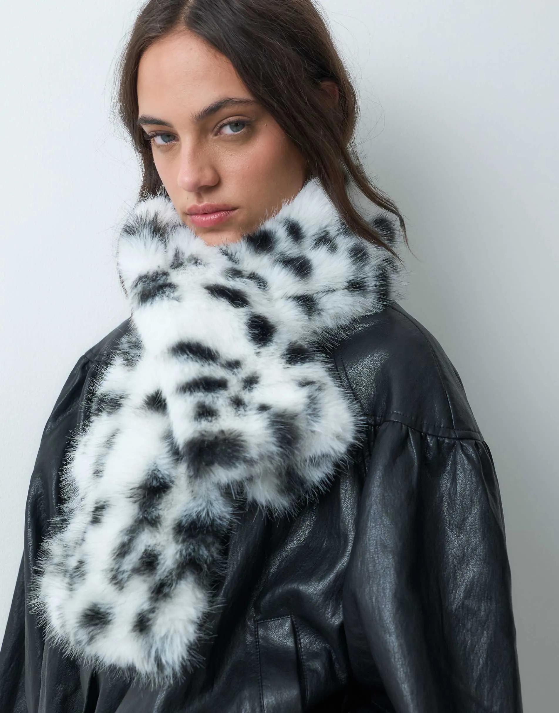 Vero Moda faux fur scarf in white with black spot print