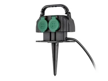 Base de 4 enchufes con piqueta