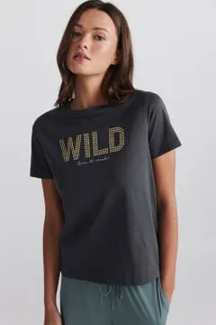 Camiseta manga corta texto tachas
