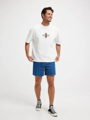 Wrangler Slacker Short In Dune Blue