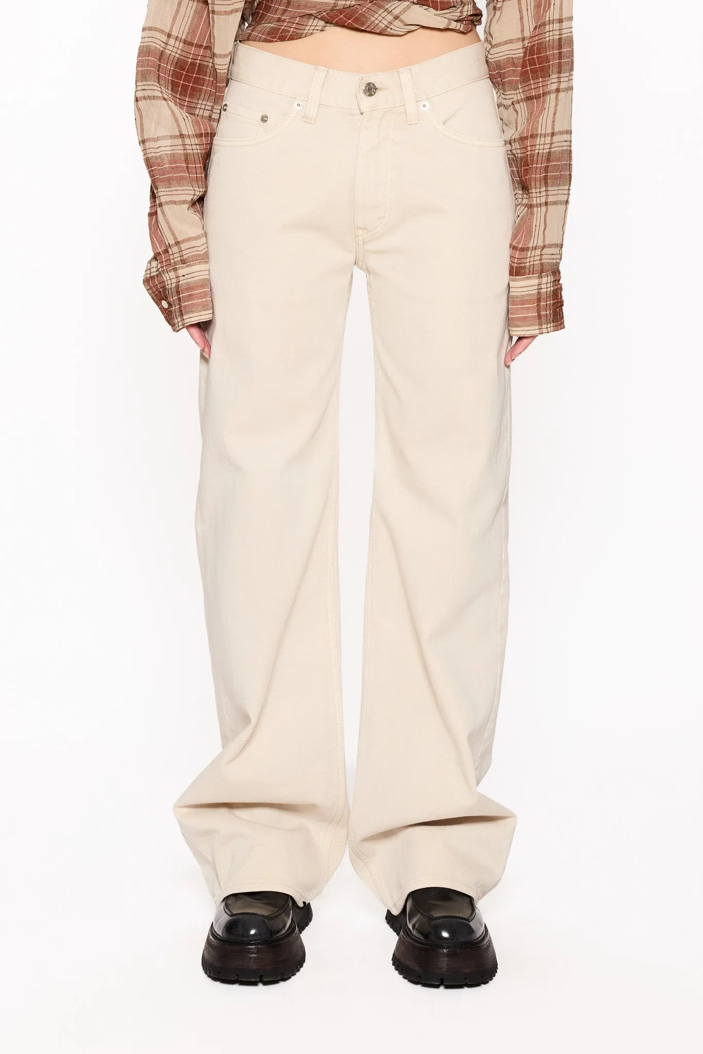 Low-Waist Wide-Leg Jeans