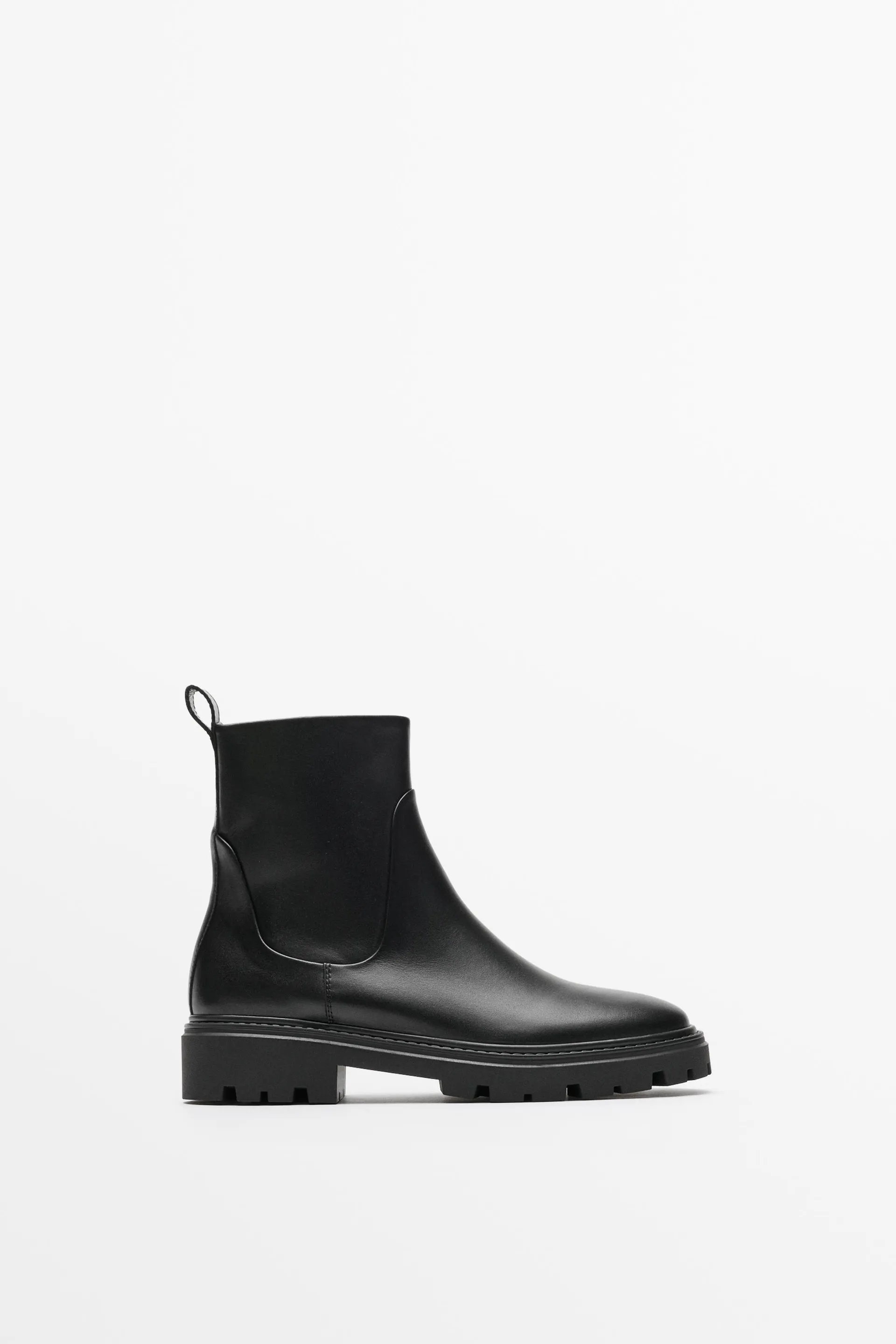 Flat leather ankle boot with track sole