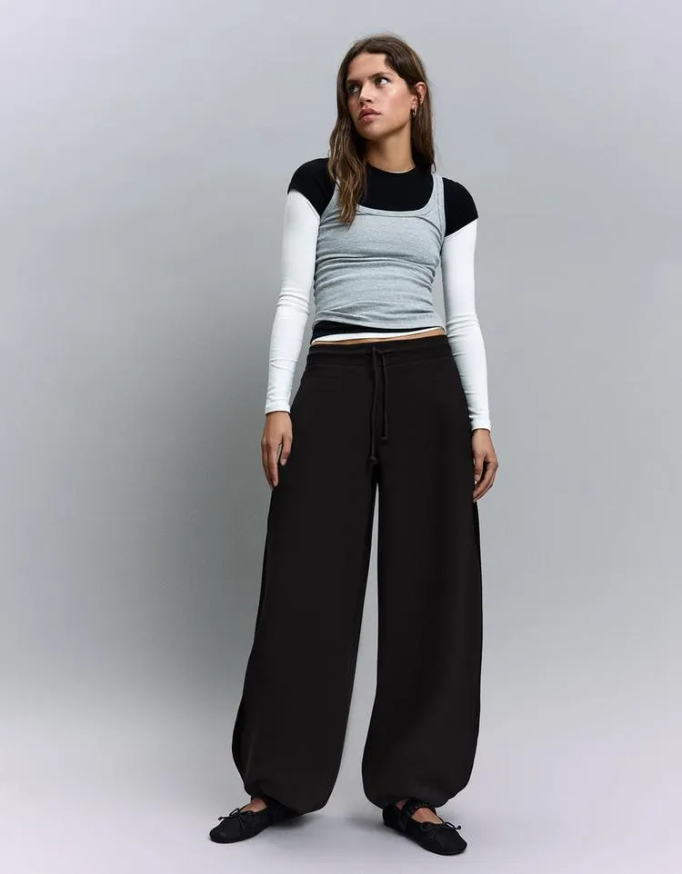 Kalhoty barrel z teplákoviny s brzdičkami