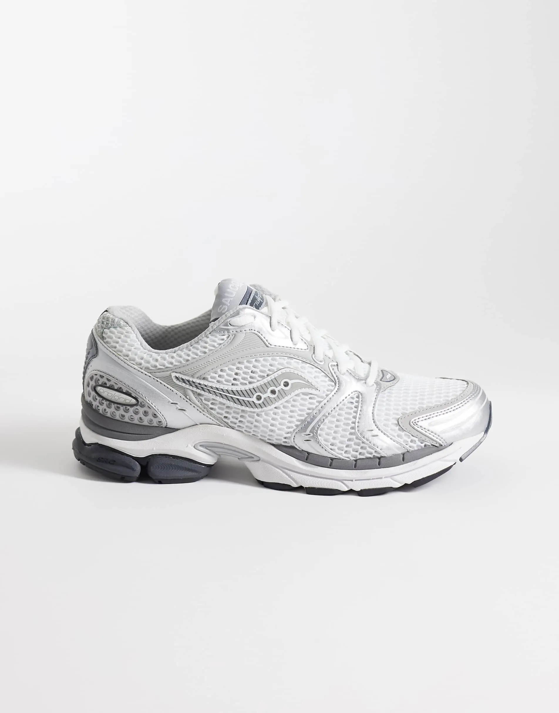 Saucony Progrid Triumph 4 OG trainers in silver and white