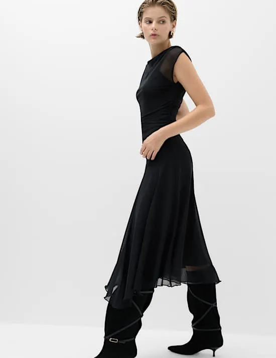 Tailliertes Midi-Kleid mit U-Boot-Ausschnitt und Mesh