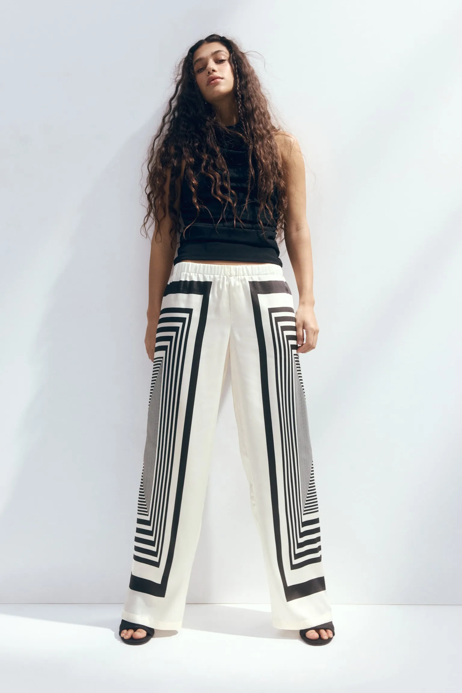 Pantalón ancho de satín