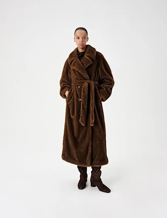 Lang geschnittener Trenchcoat mit Kunstpelzkragen