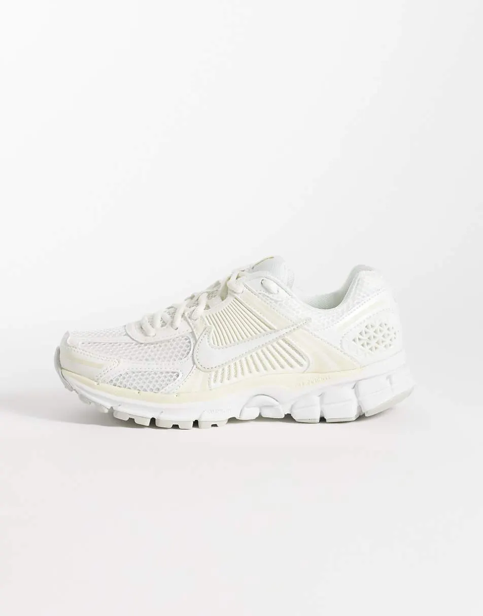 Nike Zoom Vomero 5 trainers in white and cream