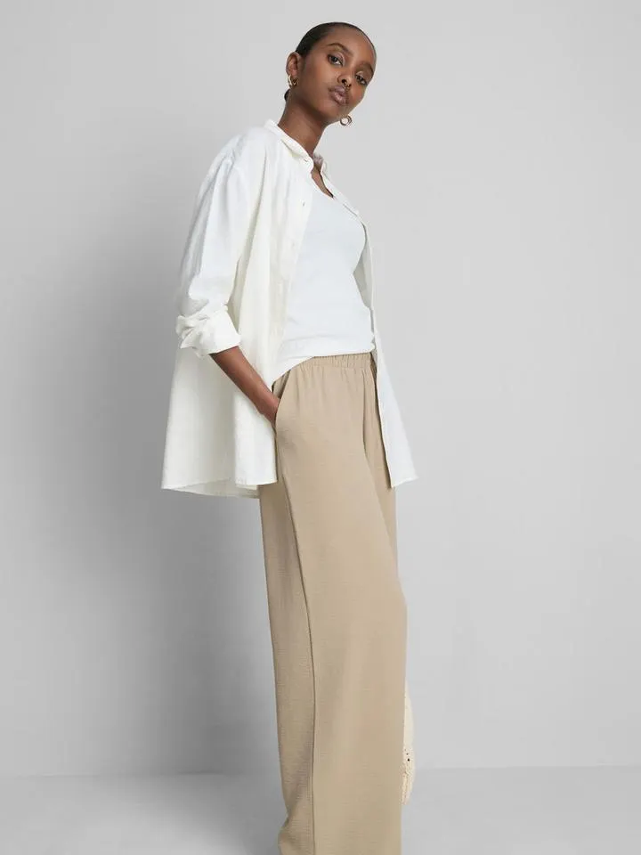 Pantaloni larghi con girovita elasticizzato