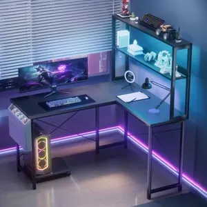 Escritorio en L 135 cm con LED y enchufes, mesa gamer doble con estantes, soporte PC, ganchos y bolsa de almacenamiento para oficina y hogar