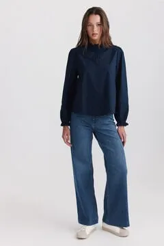 Blusa romántica bordada